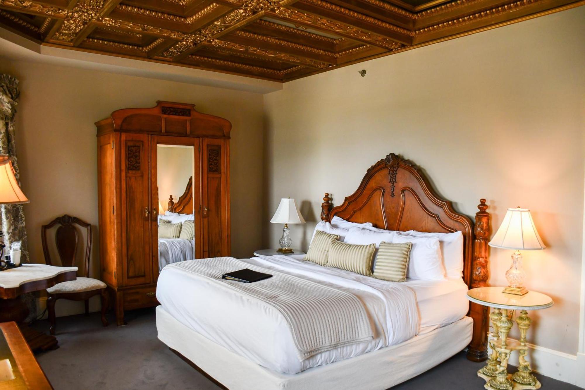 The Sayre Mansion 3*
