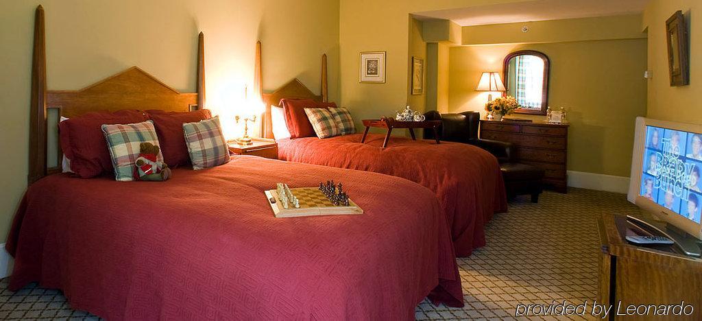 The Sayre Mansion 3*