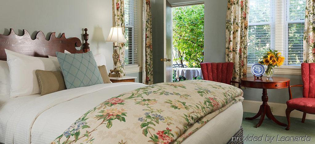 The Sayre Mansion Bed & Breakfast 3*