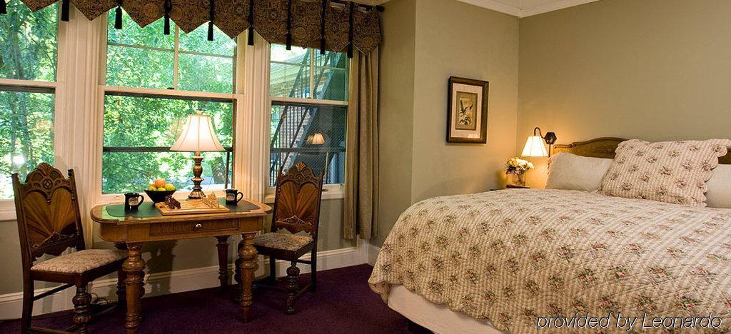 The Sayre Mansion Bed & Breakfast 3*