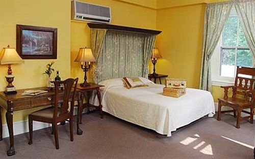 The Sayre Mansion 3*